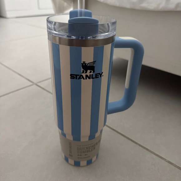 40 oz blue striped Stanley cup - Picture 1 of 1
